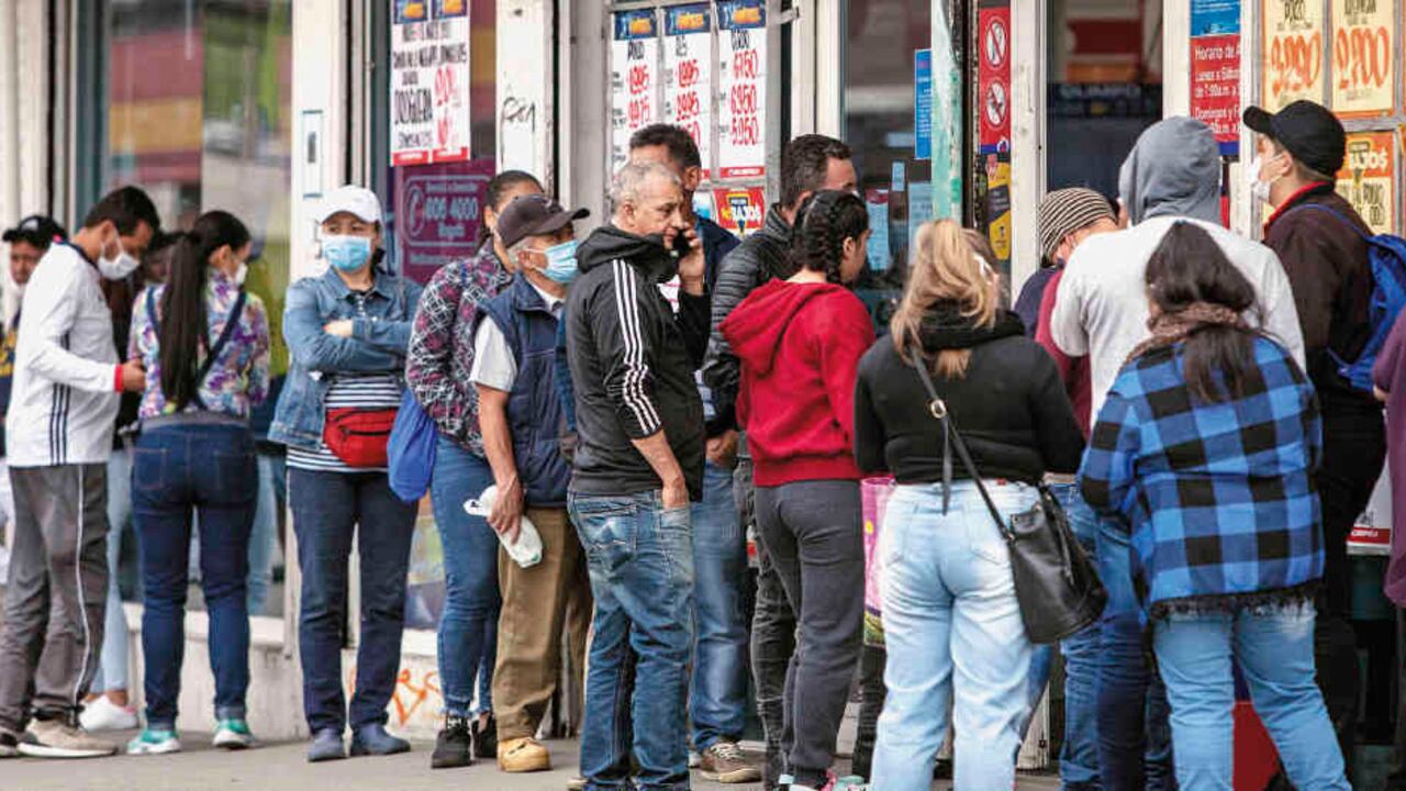 Para mitigar las aglomeraciones y evitar que se repitan, gremios piden limitar algunas compras al comercio electrónico.