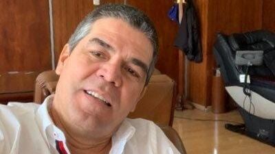 En el inmueble es capturado en flagrancia el señor Andrés Gustavo Ricci García, a quien le fue incautado 06 armas de las cuales, 02 serían traumaticas y 04 armas de fuego.