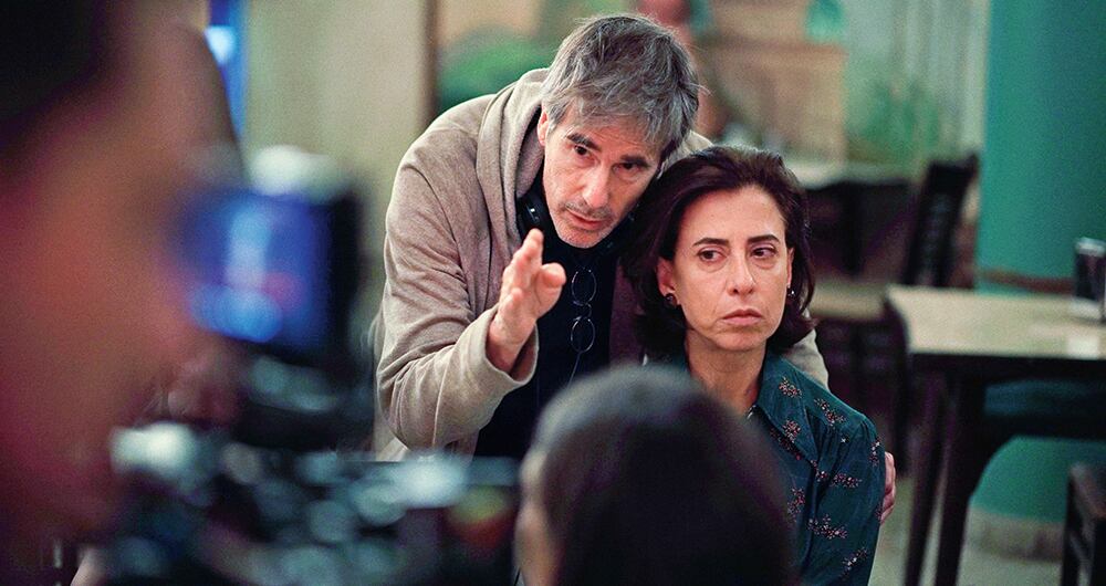 Walter Salles (Estación Central, Diarios de motocicleta), con paso por Hollywood, pero identidad muy clara, entrega una obra en la que las fotografías y la memoria guardan un lugar especial. 