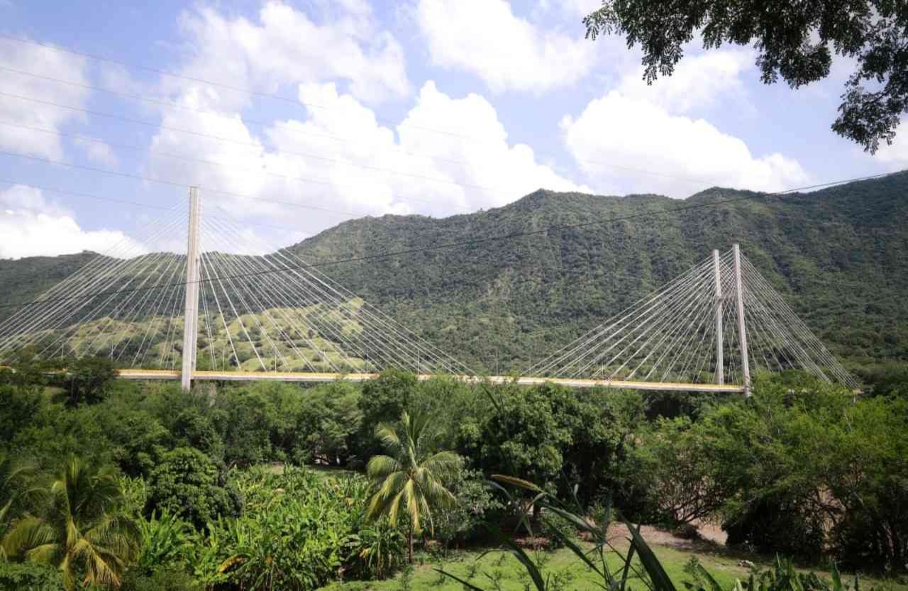 En el caso de Girardot - Honda - Puerto Salgar, se trata de un corredor de 190 kilómetros, que permitirán conectar al sur del país con la costa norte. Tuvo una inversión de $1,95 billones y generó más de 4.000 empleos entre directos e indirectos.