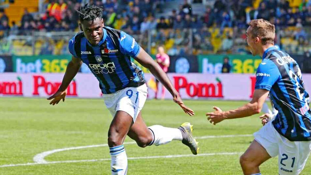 Después de jugar con la selección Colombia, donde no pudo marcar pero mostró un buen rendimiento, el goleador caucano Duván Zapata volvió a Italia con un doblete.