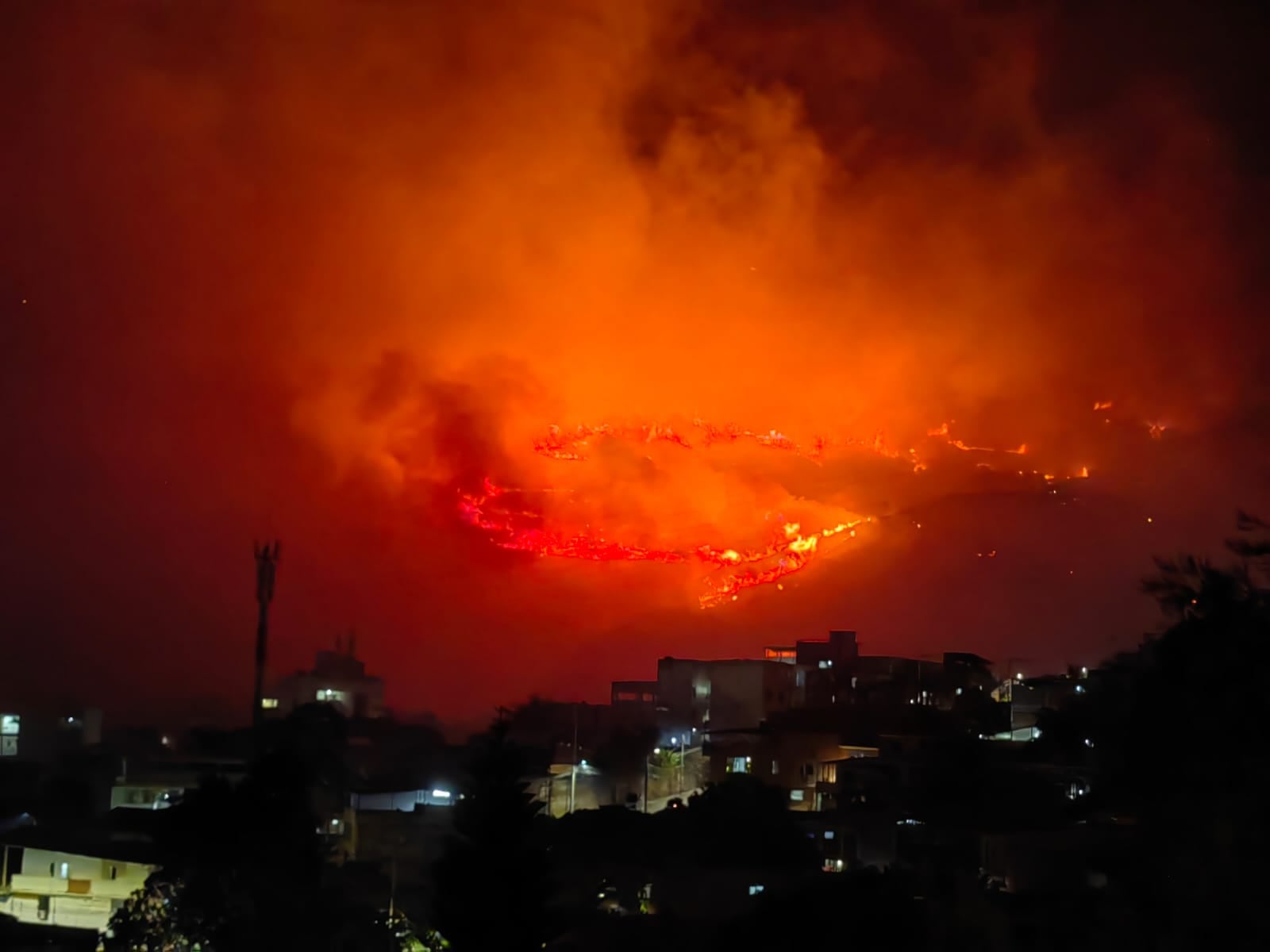 Así se ha documentado este fuerte incendio.