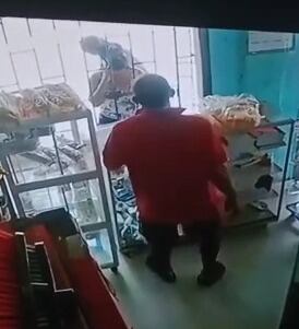 Una de las mujeres capturadas entregaba mensaje extorsivo a comerciantes