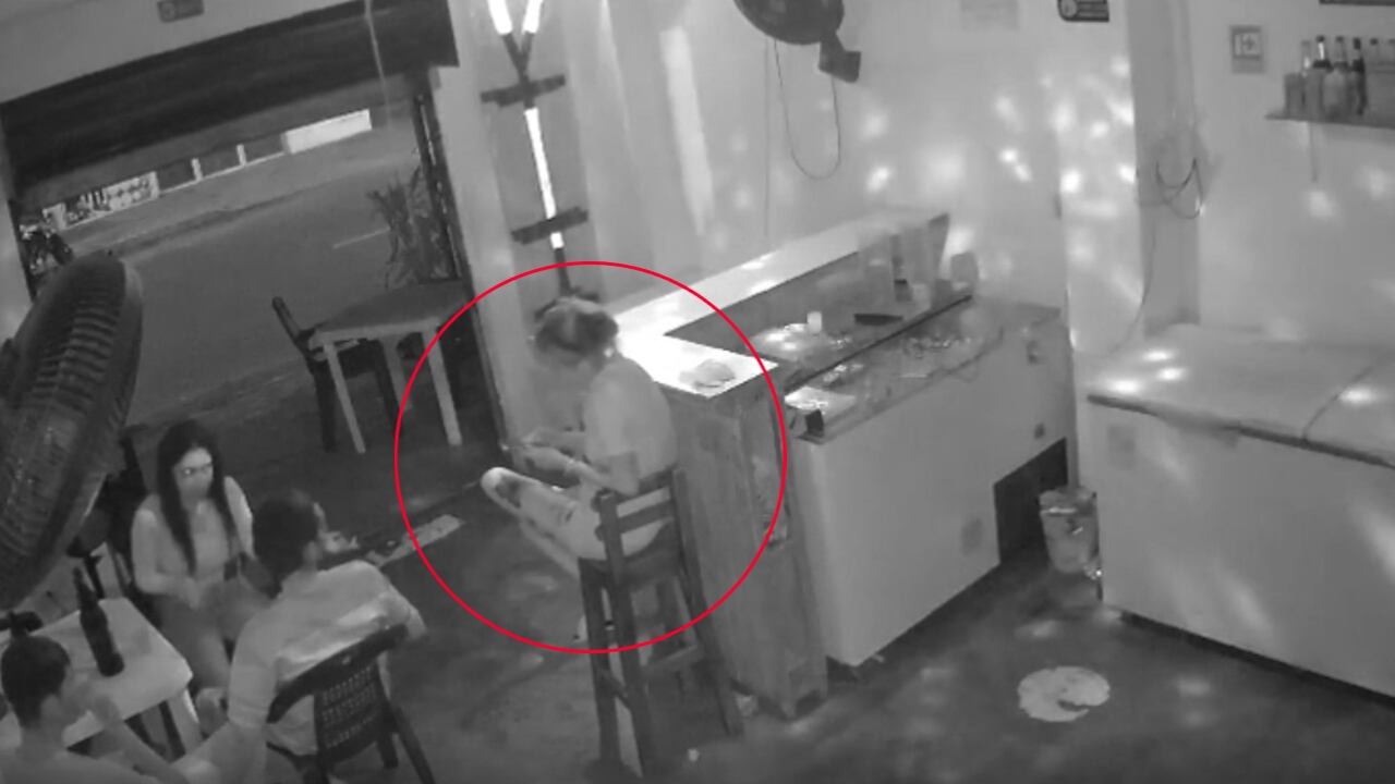 Este video muestra la última vez en la que la mujer fue vista con vida.