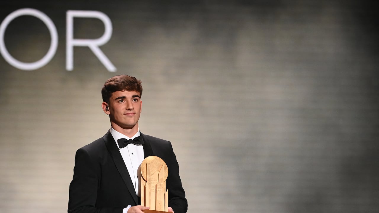 Gavi fue el primer galardonado de la noche.