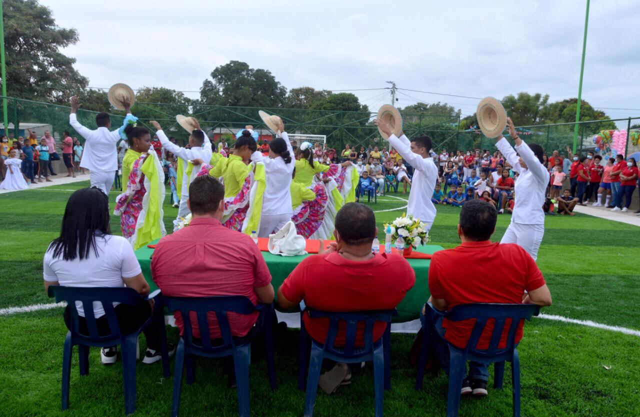 El 18 de diciembre se inauguró una cancha sintética en el barrio El Carmen, con una una inversión que supera los 250 millones de pesos.