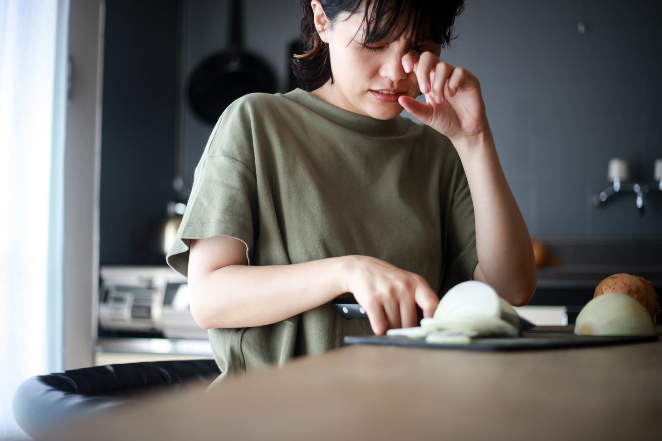 Encontrar la técnica adecuada para cortar cebolla sin llorar puede marcar la diferencia en la experiencia culinaria.