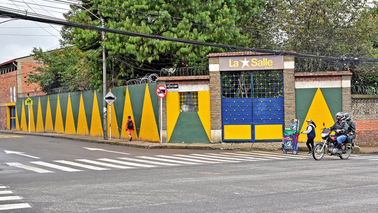 En La Salle, o Liceo Nacional de Varones, como se llamaba antes, siempre inculcaron el gusto por las letras, pues 30 años atrás de que Gustavo Petro pasara por esas aulas había estado Gabriel García Márquez, quien con el tiempo se convirtió en Nobel de Literatura.
