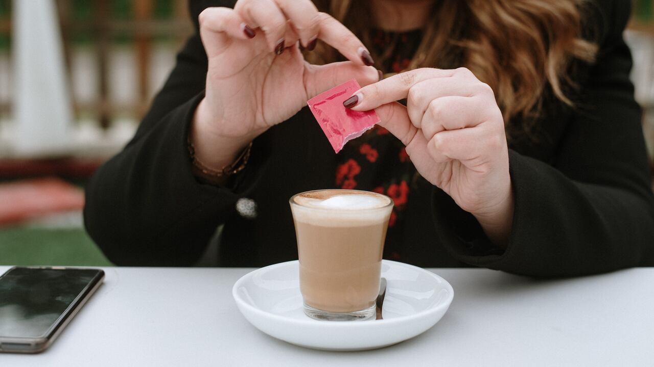Se aconseja consultar con el médico tratante porque aunque el café tiene muchos beneficios, su alta ingesta puede ser perjudicial para la salud.