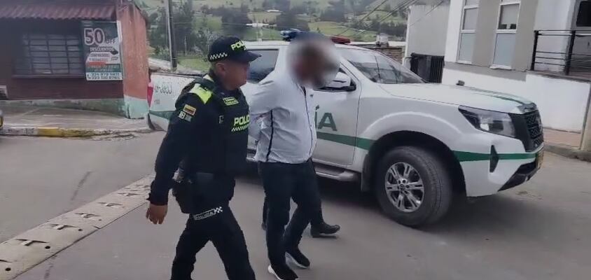 La Policía Nacional capturó en el municipio de Manta, Cundinamarca a José Joaquín Dueñas Moreno.