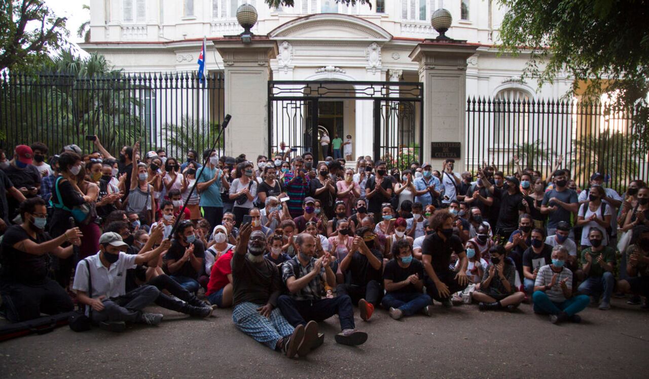 Young artists protest in front of the doors of the Ministry of Culture, in Havana, Cuba, Friday, Nov. 27, 2020. Dozens of Cuban artists demonstrated against the police evicting a group who participated in a hunger strike. (AP Photo/Ismael Francisco)