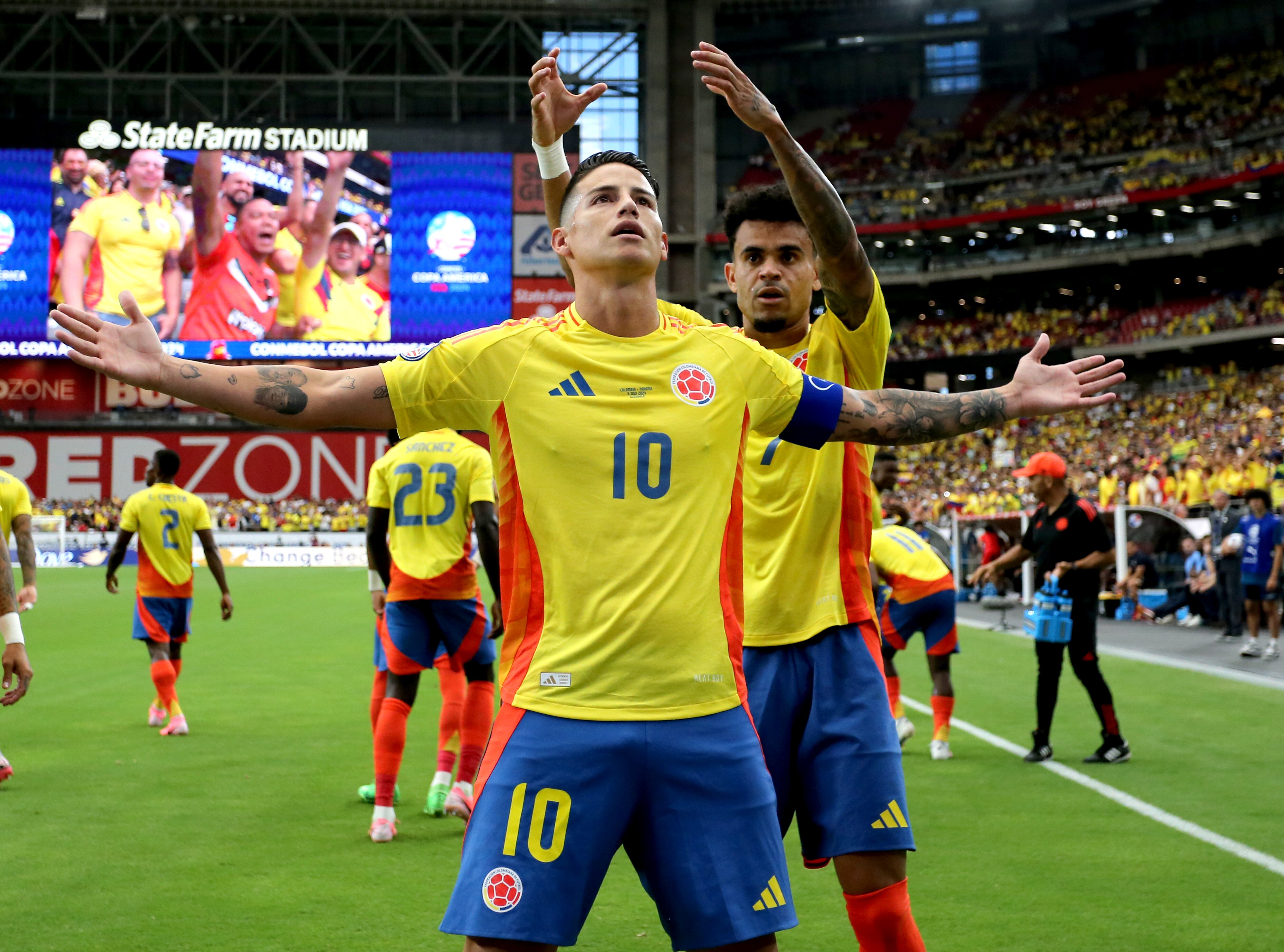 GLENDALE, ARIZONA - JULY 06: James Rodriguez of Colombia celebrates with team mates after scoring his goal during the CONMEBOL Copa America USA 2024 4th Final Match between Colombia and Panama at State Farm Stadium on July 6, 2024 in Glendale, Arizona. (Photo by MB Media/Getty Images)