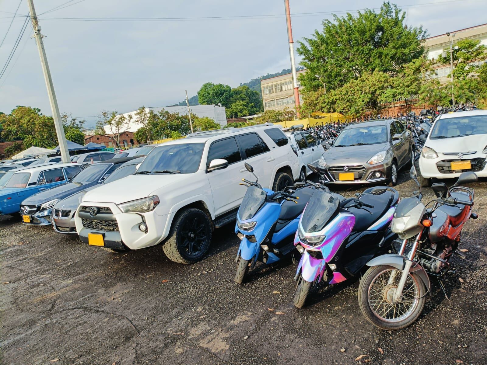 Identifican y denuncian a participantes de caravana convocada por cantante en Medellín