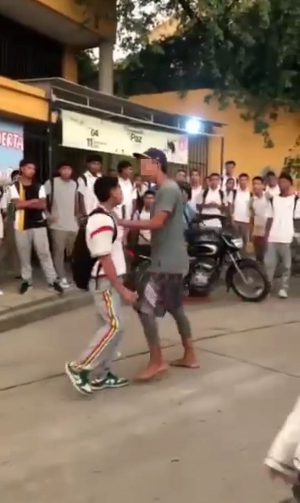 Riña a las afueras de un colegio en Cartagena