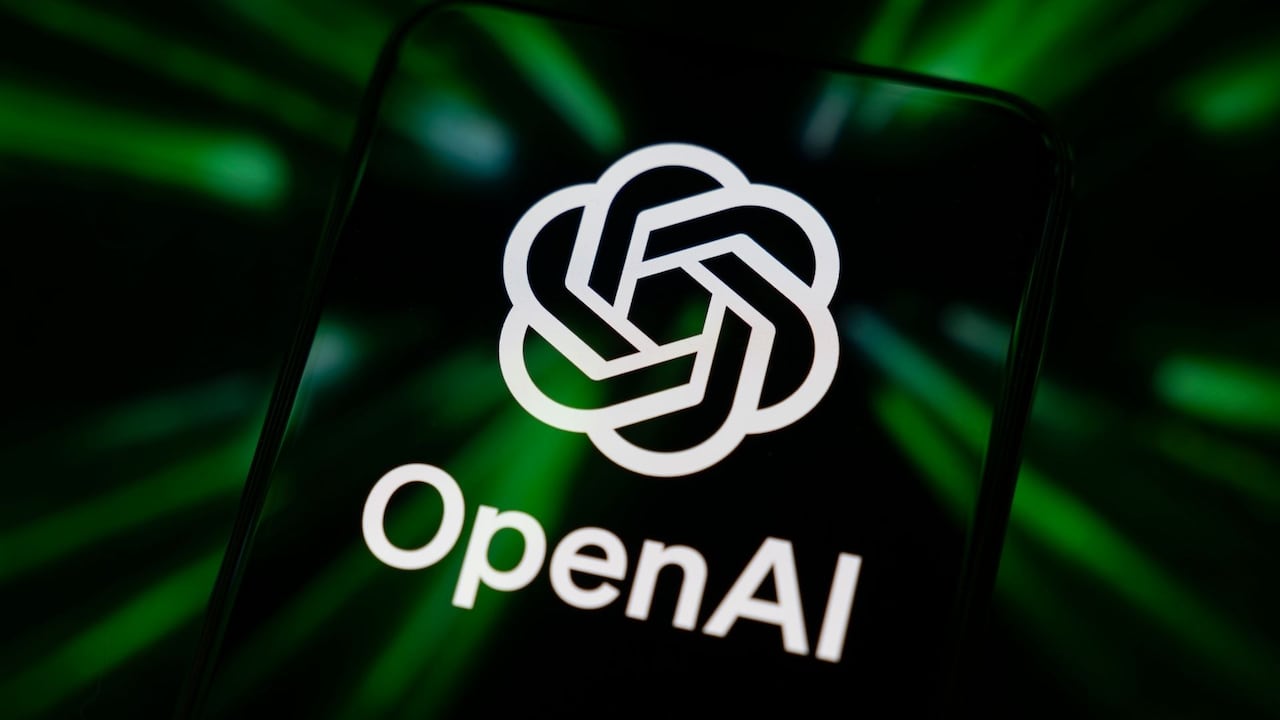 OpenAI lanzó oficialmente la nueva función de chats grupales en la aplicación de su asistente de inteligencia artificial (IA) ChatGPT.