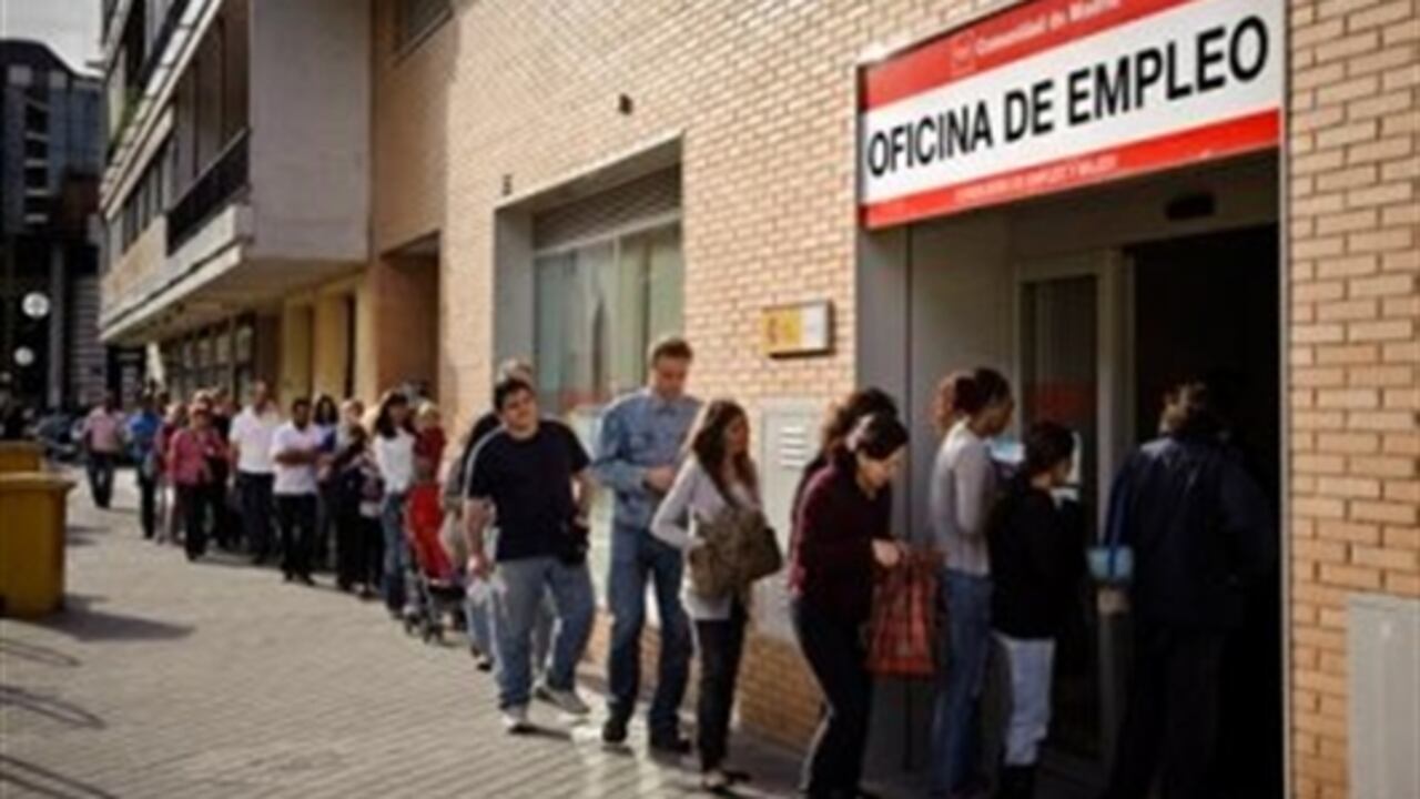 En España la crisis económica y el derrumbe del sector inmobiliario se ha traducido en una gran perdida de puestos de trabajo