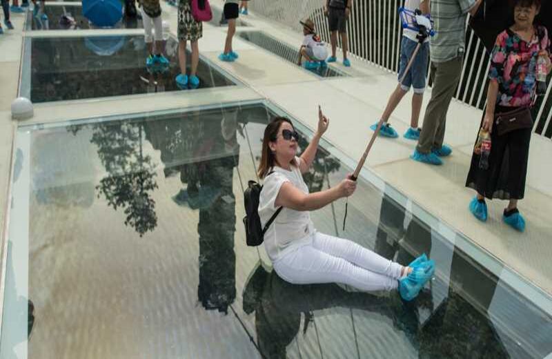 La estructura sólo admite 8.000 personas por día. Foto: AFP.