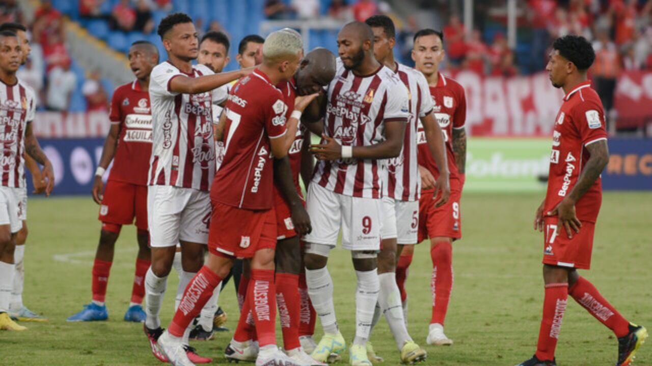 Maicol Valencia salió expulsado entre lágrimas en su debut.