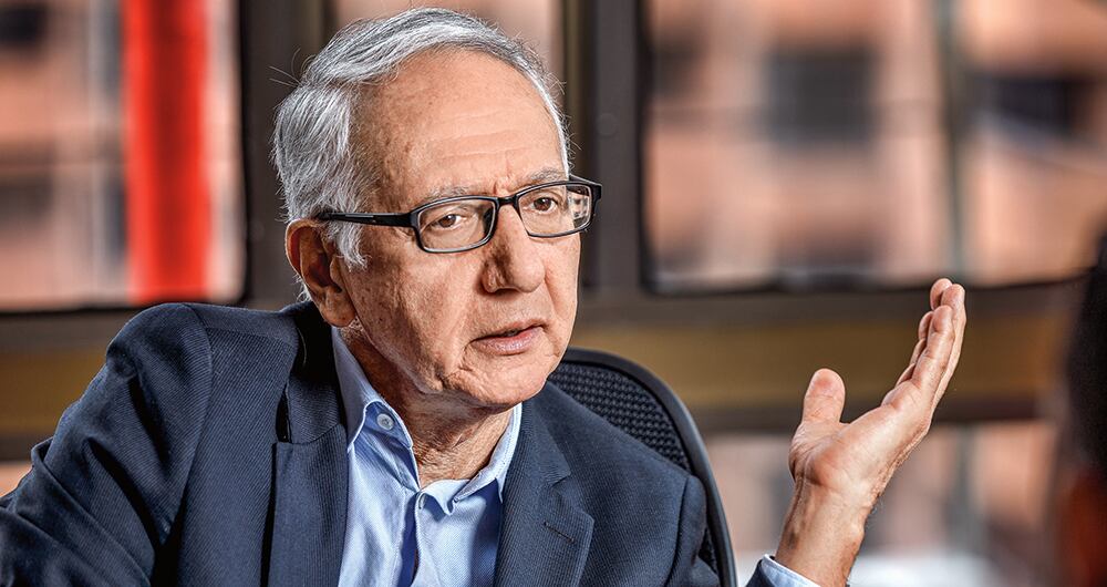    Tras la caída de la reforma a la salud en el Congreso, el ministro Guillermo A. Jaramillo aceptó revisar la UPC.