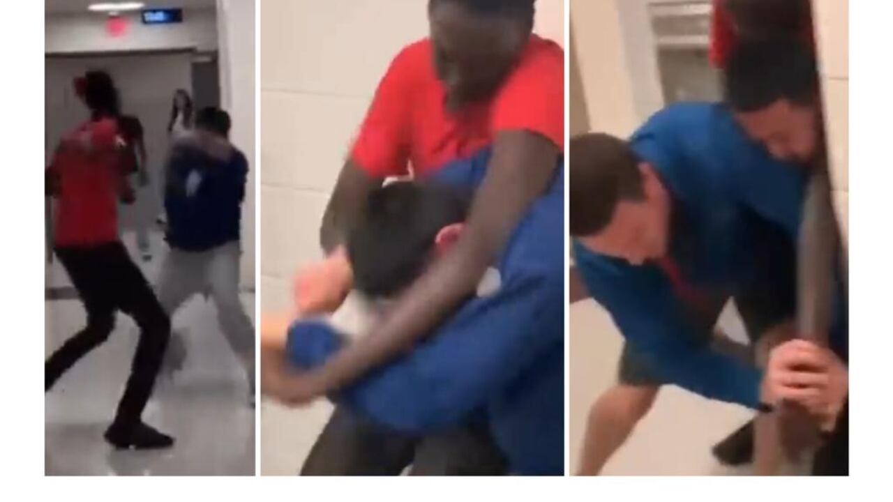 Video / Pelea en escuela de los Estados Unidos