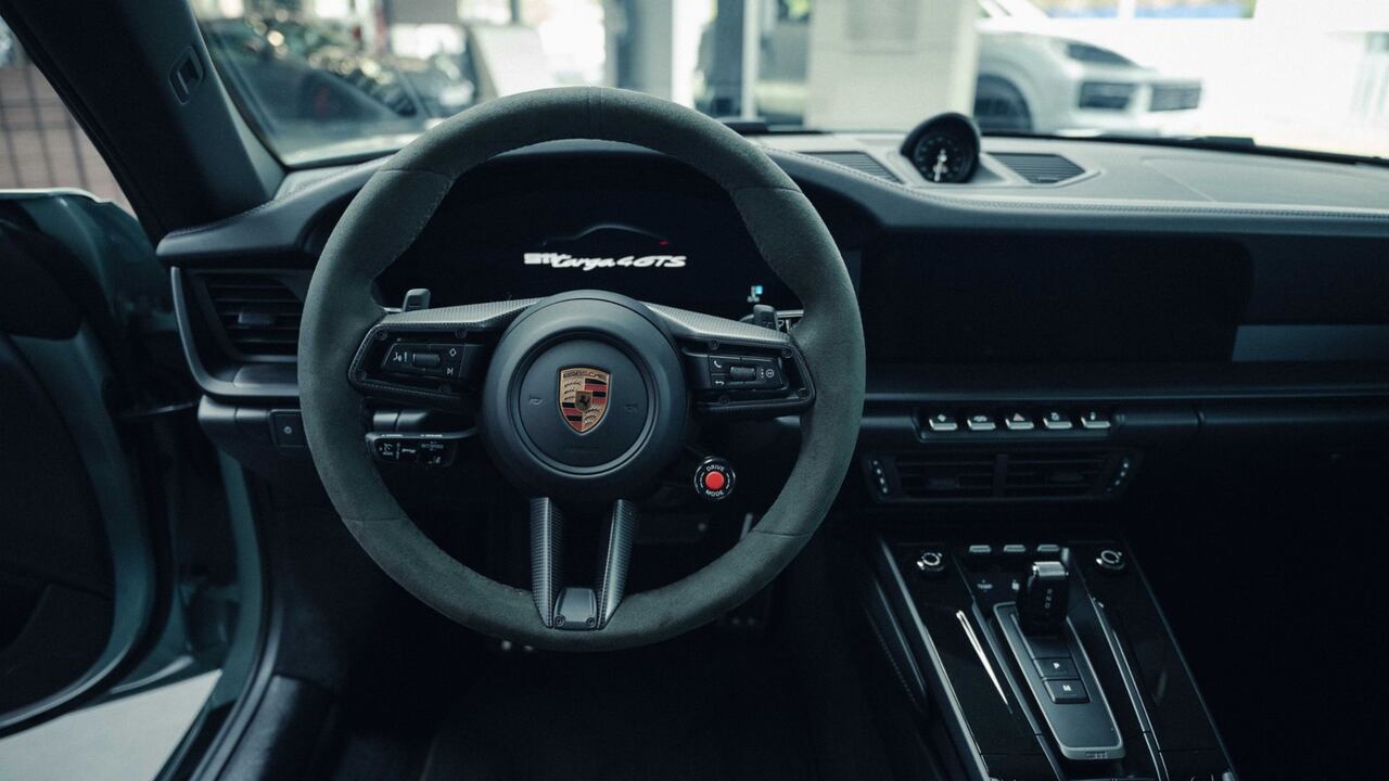 El renovado Porsche 911, este icónico deportivo, ahora viene equipado con el revolucionario sistema T-Hybrid