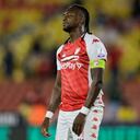 Hugo Rodallega se lamenta tras la derrota de Santa Fe ante Águilas Doradas en 'El Campín'