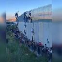 El video circula a través de las redes sociales, y aunque algunos afirman que se trata de cuídanos libaneses que quieren llegar a Gaza, otras versiones advierten que podrían ser palestinos queriendo huir.