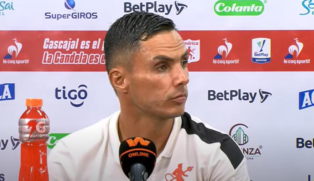Lucas González, DT del América, en rueda de prensa