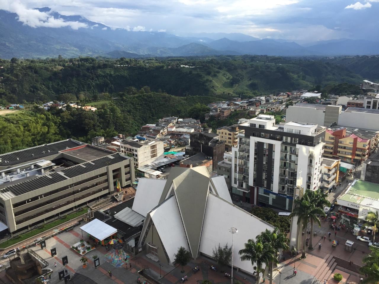 Afirmó que es necesario desde el departamento del Quindío y la ciudad de Armenia, hacer una verdadera competencia seria en el mercado aeroportuario.