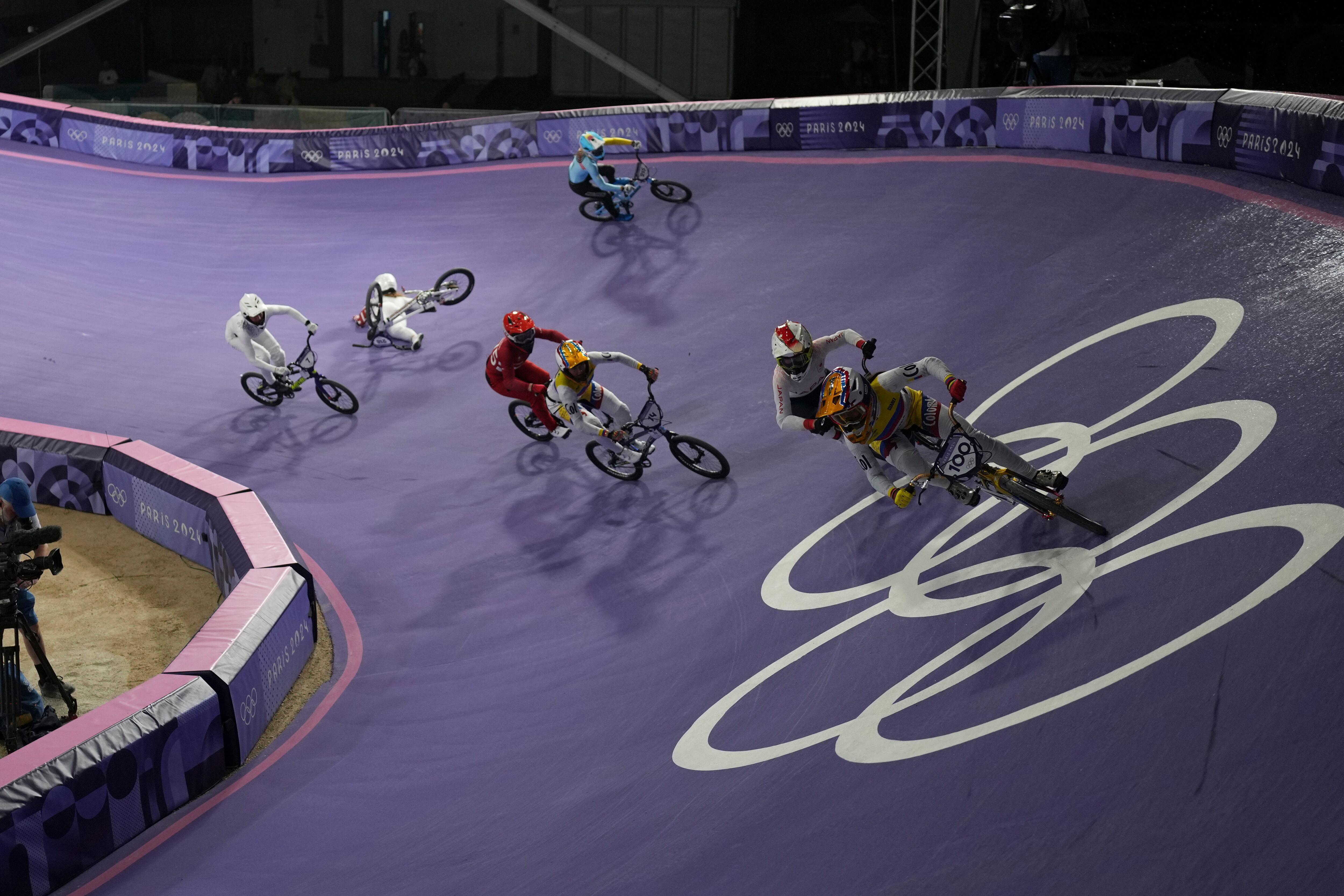 La colombiana Mariana Pajón mientras lideraba una de las carreras de BMX.