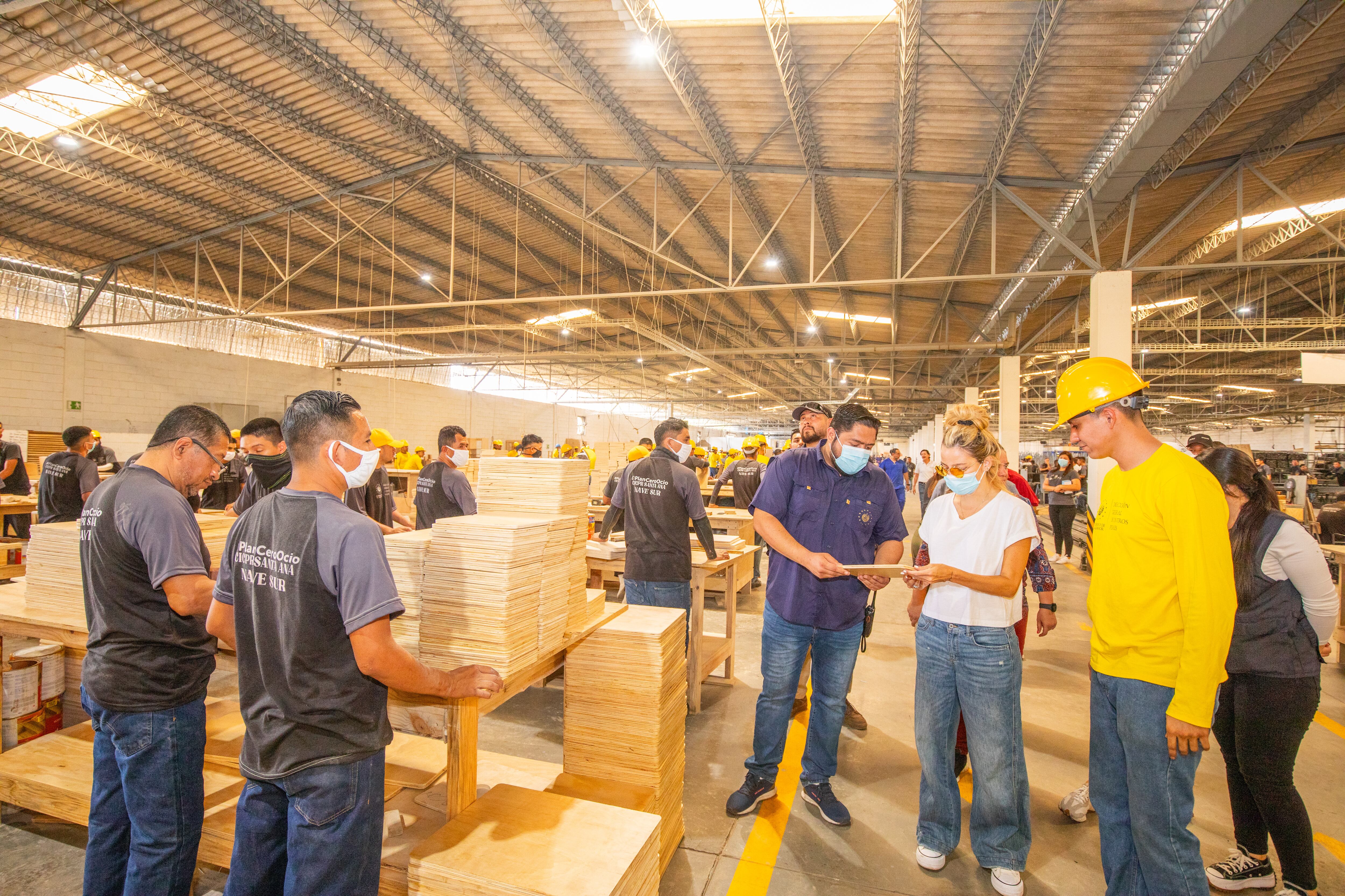 Johana Bahamón, cárceles en El Salvador