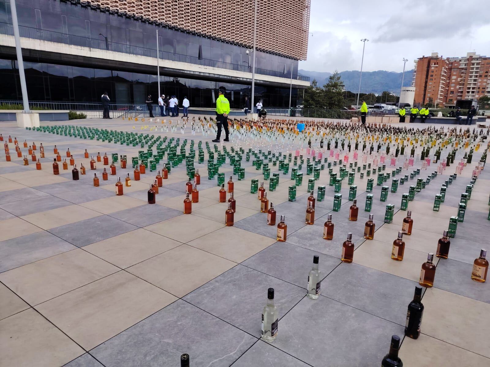 1.750 unidades de licor adulterado fueron incautadas.