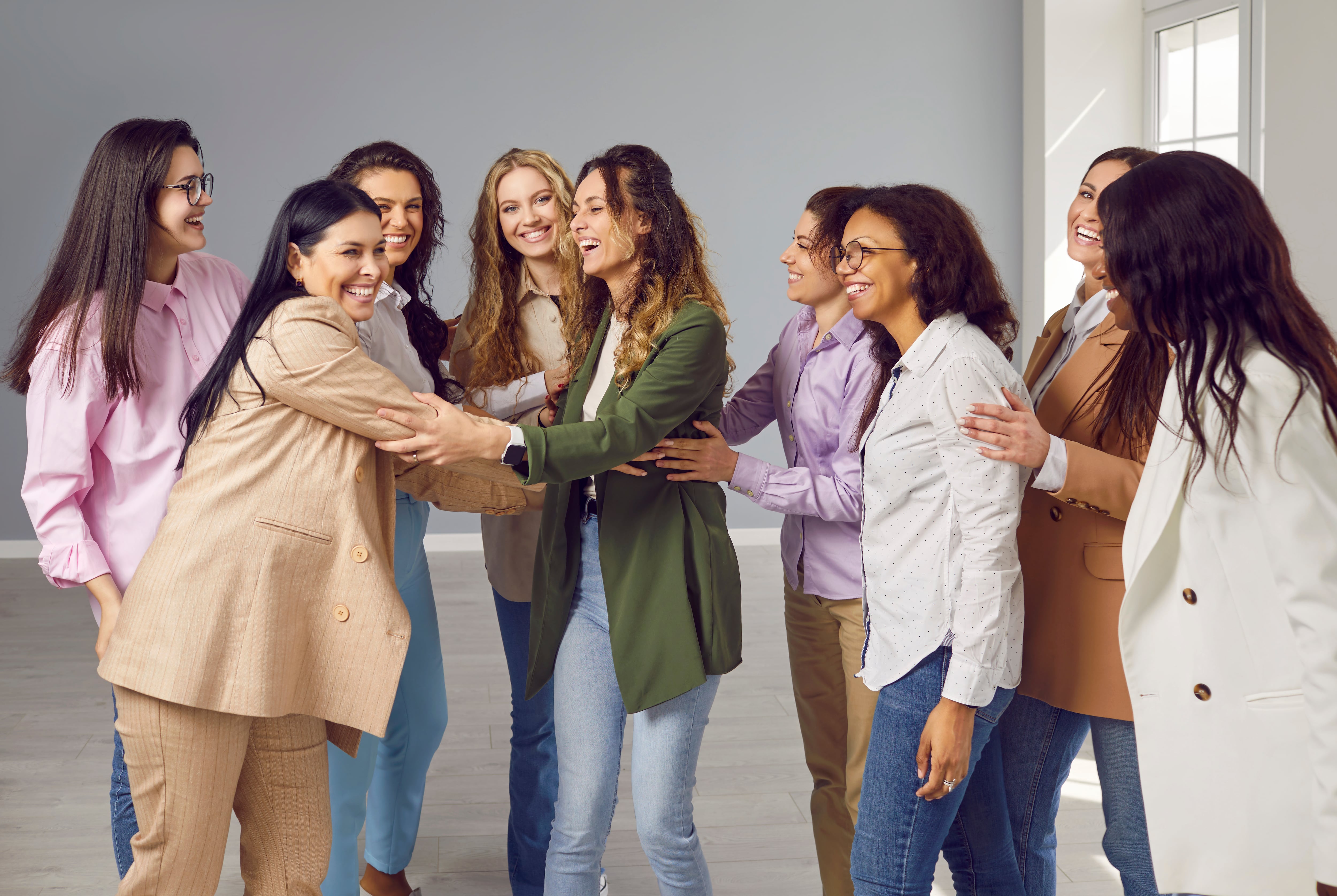 El trabajo femenino en mutua colaboración derriba muros y abre caminos para las nuevas generaciones