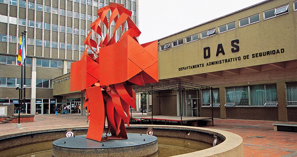 Hace 15 años se dio un gran escándalo por seguimientos del DAS a políticos de oposición, magistrados y periodistas. La entidad fue liquidada, pero la investigación se reactivó.