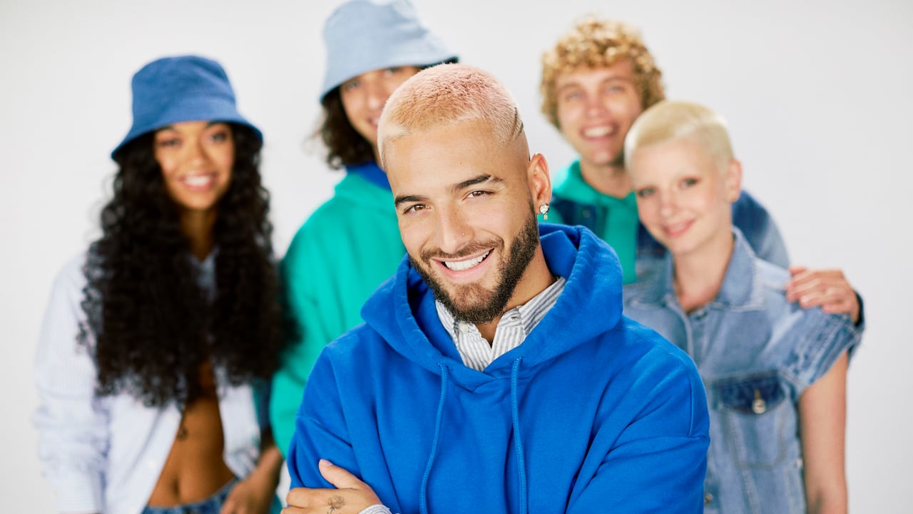 Maluma luciendo una de las prendas de la colección. Foto: Fundación el Arte de los Sueños