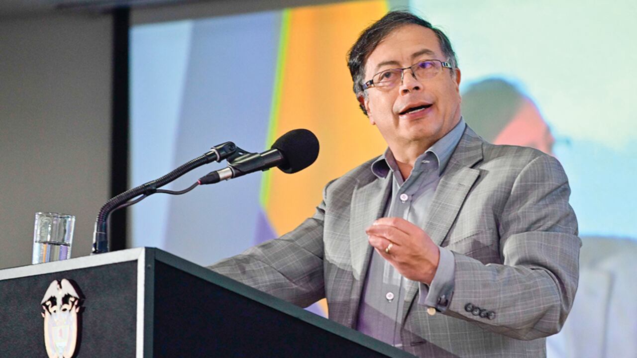 Las tres reformas sociales, laboral, pensional y a la salud, se encuentran en graves aprietos por la falta de consensos con los sectores más escépticos. Las negociaciones no surten el efecto esperado, lo que evidencia la intransigencia del Gobierno.