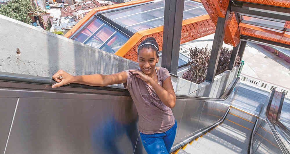 Una de las estrategias para mejorar la seguridad ciudadana fue la creación de una aplicación móvil que permite reportar hurtos en tiempo real. Foto: Carlos Pineda.