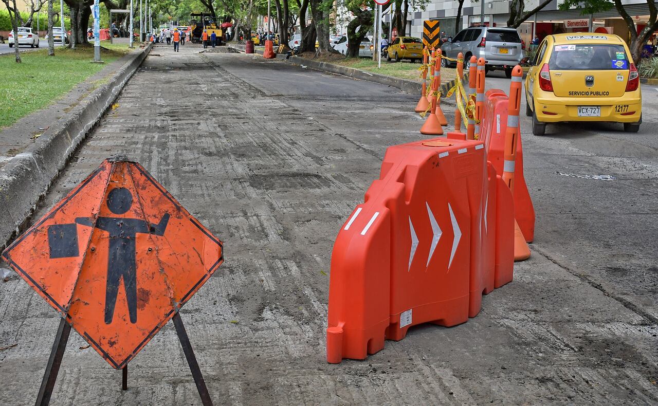Actualmente en la ciudad la Secretaría de Infraestructura tiene al menos 28 frentes de obra, esto, tras la adjudicación de tres grandes licitaciones por más de 34.000 millones de pesos.El País recorrió con la titular de la cartera, Luz Adriana Vásquez, algunos de estos proyectos para ver sus avances y compromisos con las ciudad
