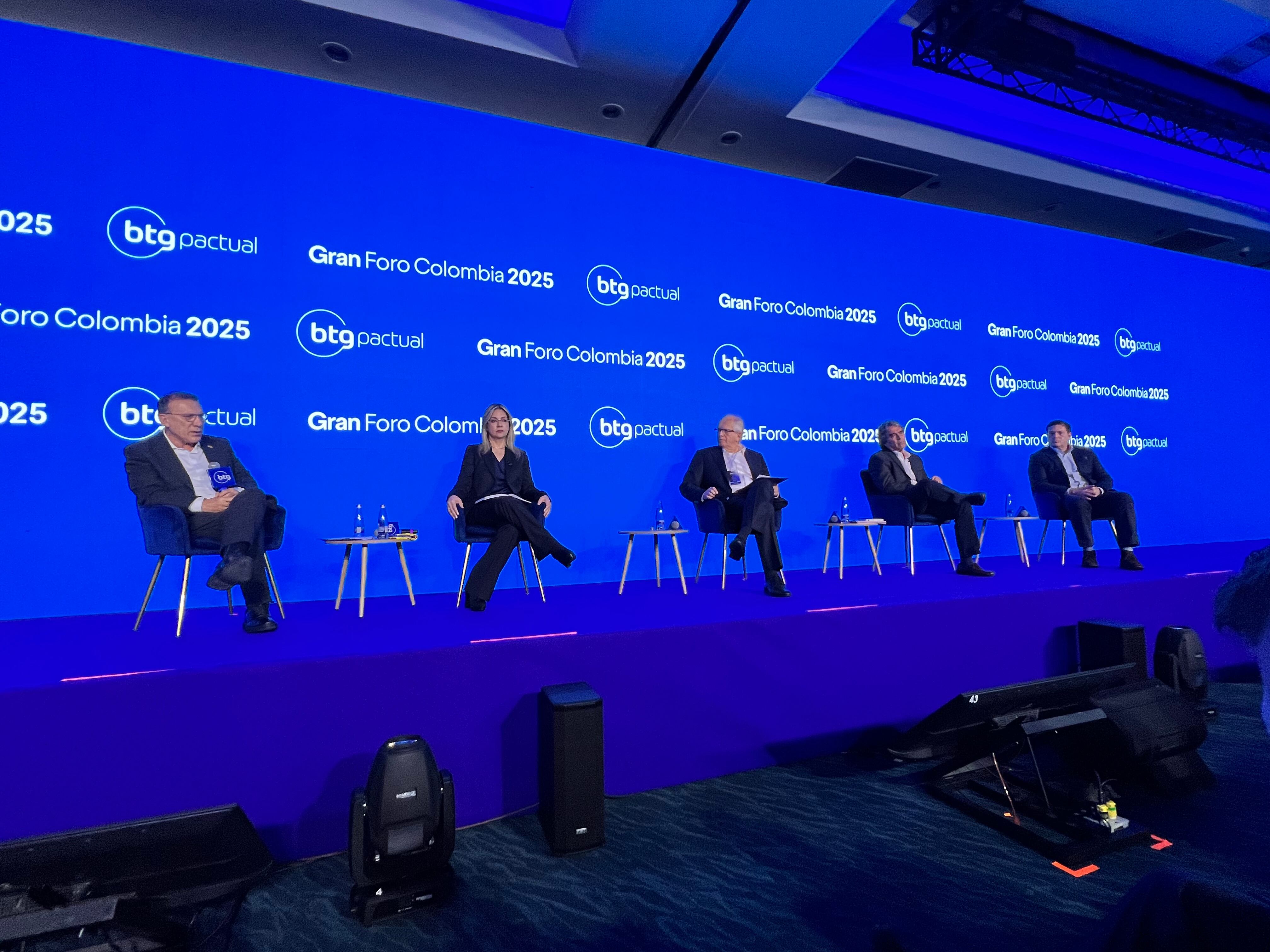 Precandidatos en foro de BTG Pactual