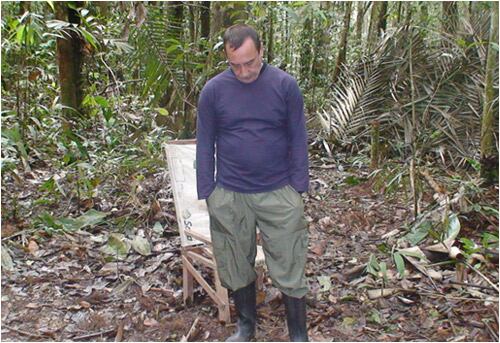 Luis Eladio Pérez en una de las pruebas de supervivencia que dio a conocer las Farc cuando lo mantenían cautivo