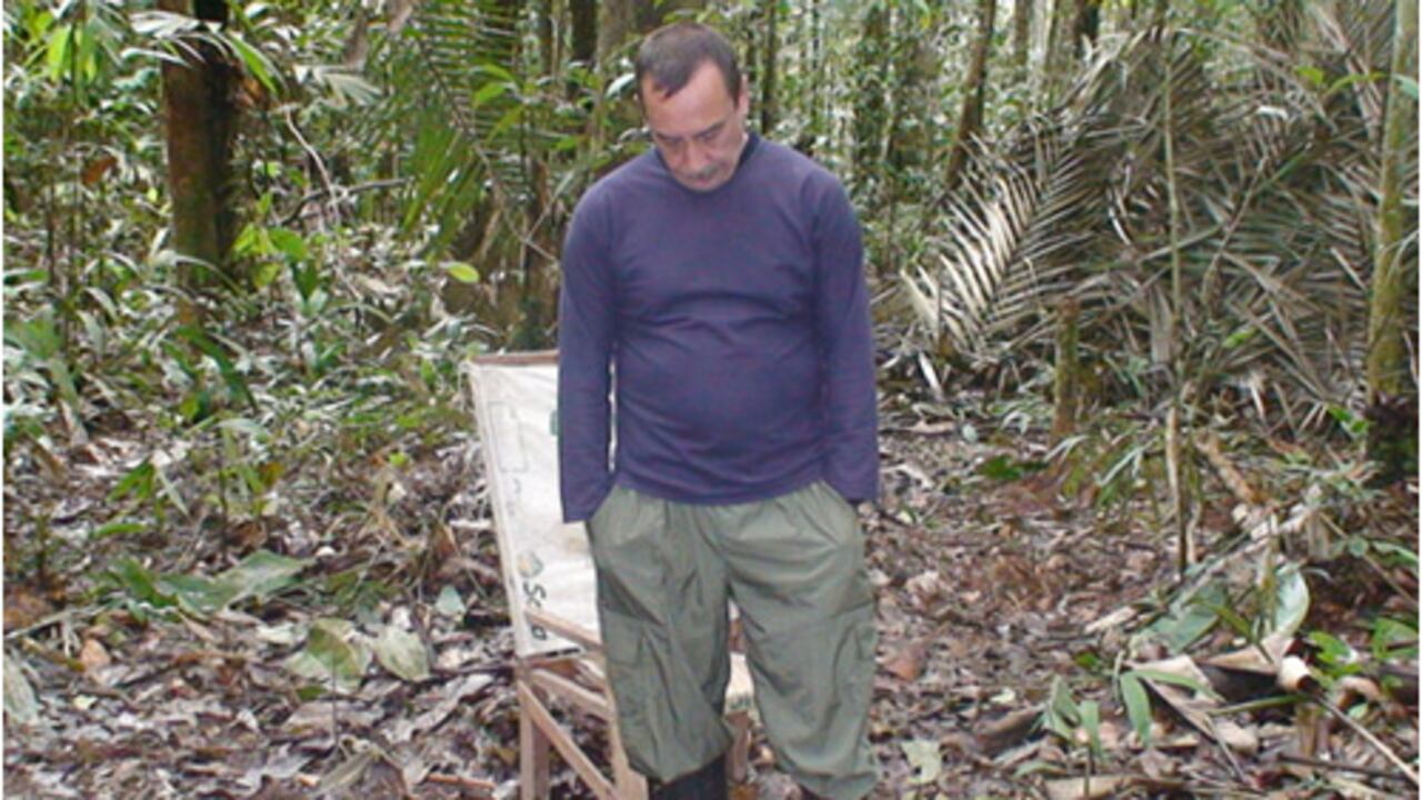 Luis Eladio Pérez en una de las pruebas de supervivencia que dio a conocer las Farc cuando lo mantenían cautivo