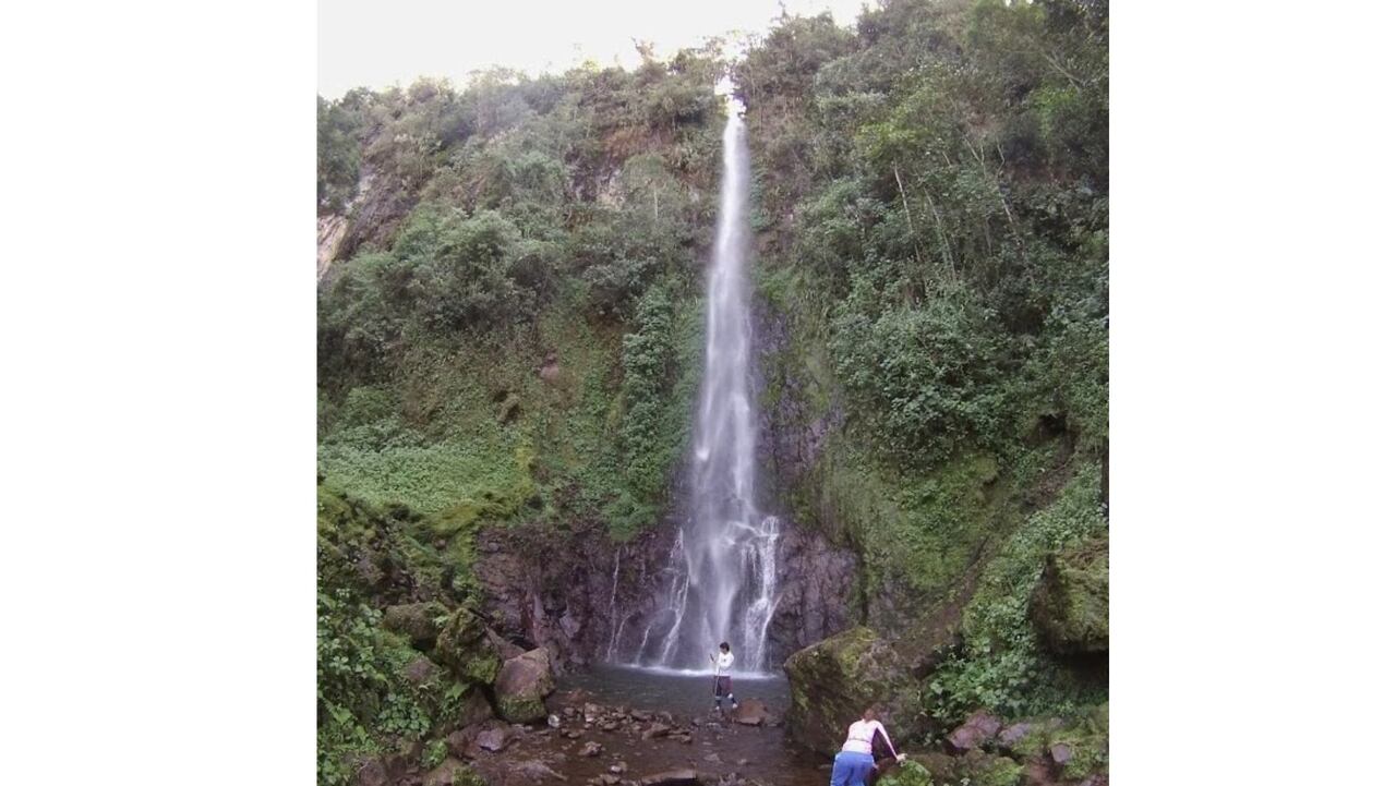 ¿Qué cascadas se pueden visitar cerca a Medellín y cuánto cuesta ir?