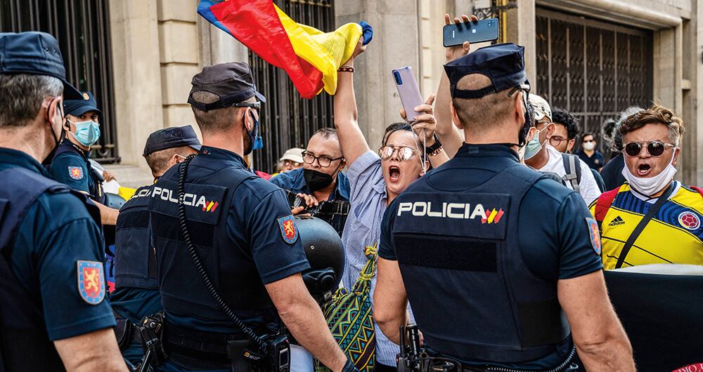 Colombianos protestan en España.
