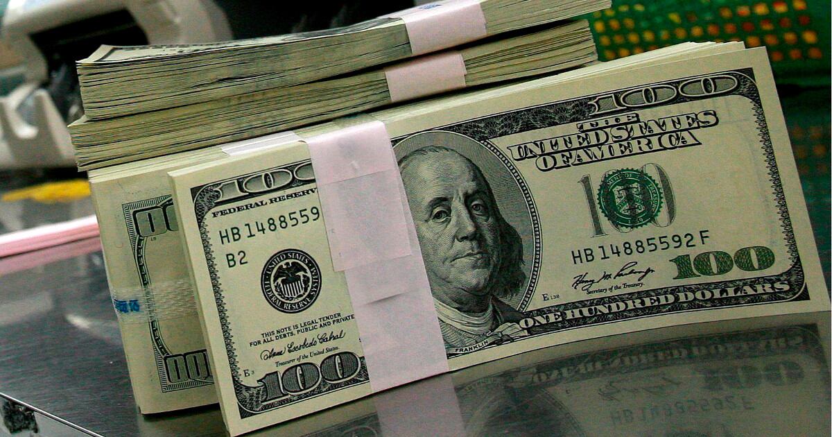 Dólar inició la semana a la baja 