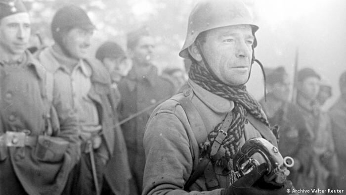 El pueblo en armas
Milicianos del batallón Octubre en la sierra de Guadarrama, diciembre de 1936. Foto Walter Reuter©. Fondo Guillermo Fernández Zúñiga.