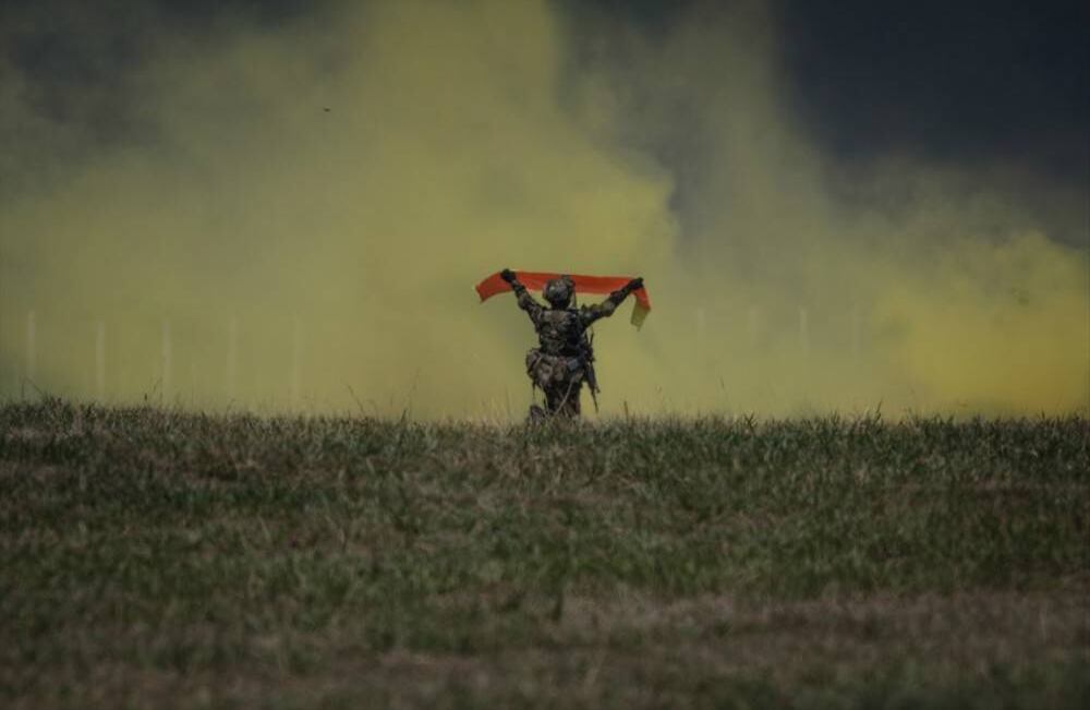 En total son 150 paracaidistas (75 norteamericanos y 75 colombianos) los que trataron de evitar la toma imaginaria de un aeropuerto por parte de terroristas. Foto: Juancho Torres/ Anadolu.