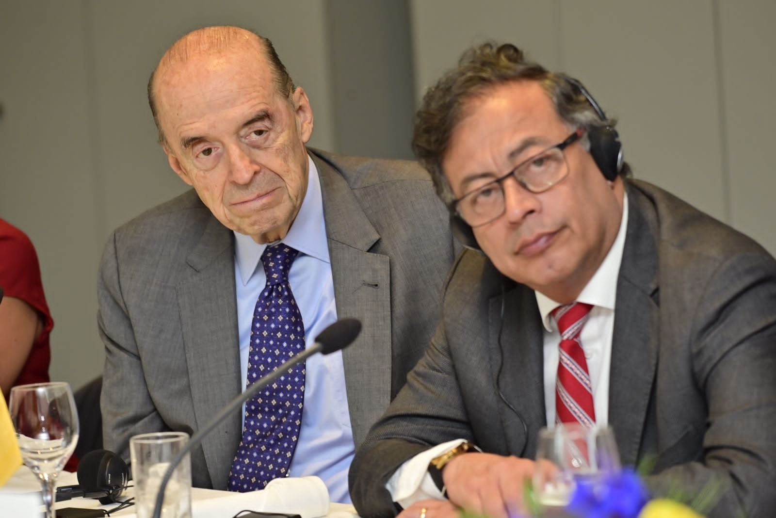 Presidente Gustavo Petro y el canciller Álvaro Leyva