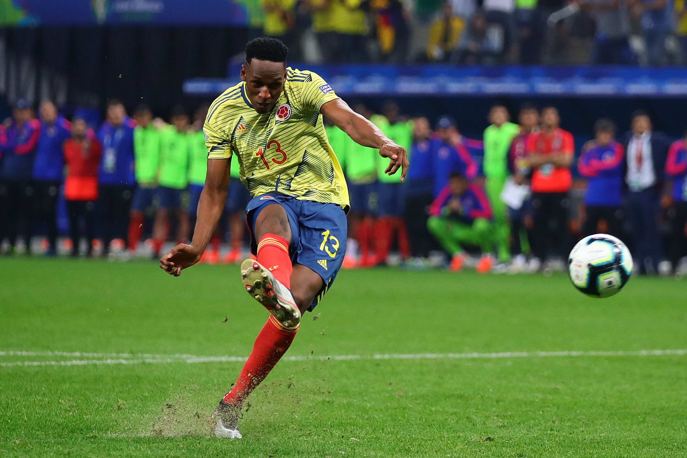Yerry Mina marcó su penal frente a Chile en la Copa América 2019.