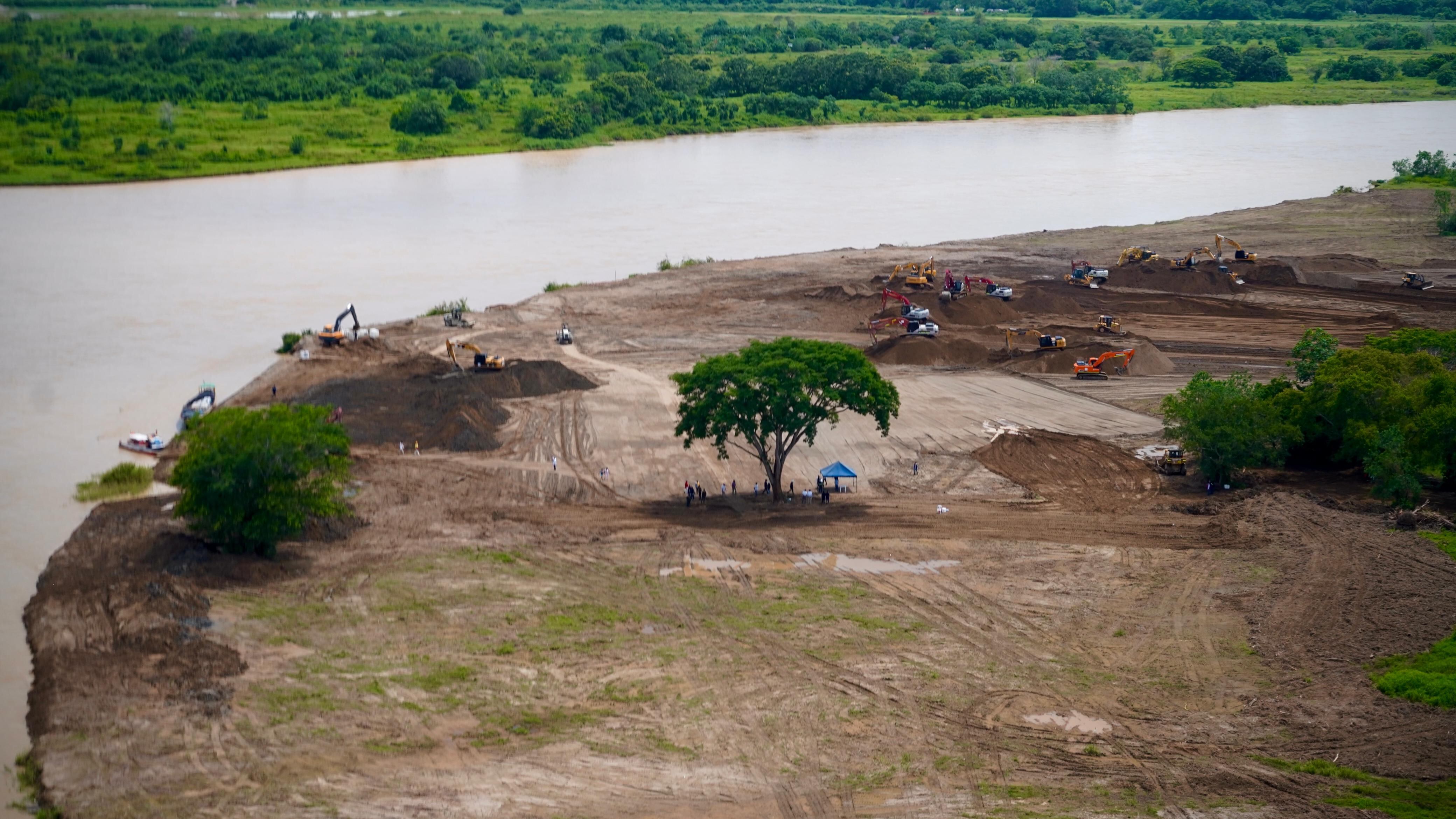 Obras en el canal de La Esperanza, en La Mojana, en la jurisdicción del sur de Bolívar.