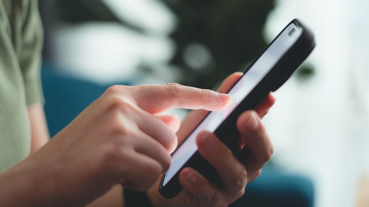 Una nueva tecnología busca conectar celulares sin depender de antenas terrestres.